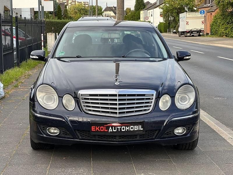 Blau Gebraucht 2006 Mercedes E220 Elegance Limousine | 3.995 € (Guter Preis) - Bild 1/4