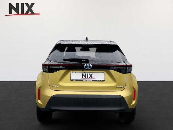 Gebraucht Toyota Yaris Hybrid Elegant 116 PS (85 kW) 2022 Warm gold metallic, dach schwarz