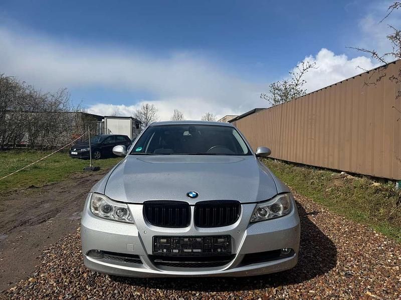 Second-hand BMW 320 150 CP (110 kW) 2004 Argintiu Berlinǎ