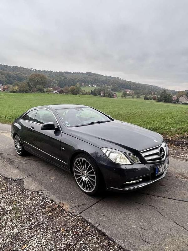 Gebraucht Mercedes E200 Elegance 184 PS (135 kW) 2011 Coupé