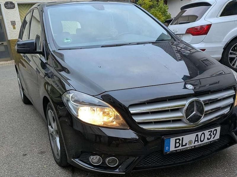 Gebraucht Mercedes B180 122 PS (89 kW) 2012 Van / Kleinbus