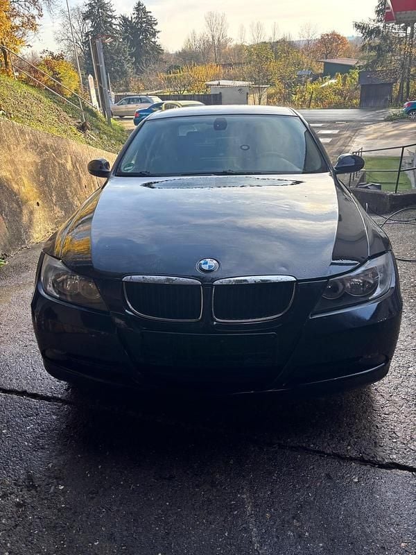 Schwarz Gebraucht 2007 BMW 320 Limousine | 2.500 € (Guter Preis) - Bild 1/4