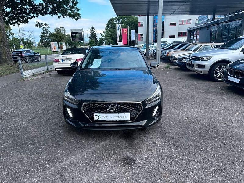 Schwarz Gebraucht 2018 Hyundai i30 Premium Limousine | 12.990 € (Fairer Preis) - Bild 1/4