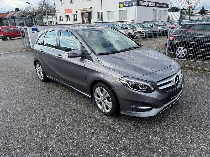 Gebraucht Mercedes B200 Style 136 PS (100 kW) 2019 Grau Van / Kleinbus