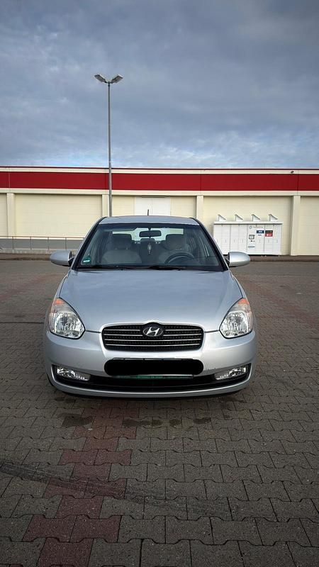 Gebraucht Hyundai Accent 97 PS (71 kW) 2008 Silber Limousine
