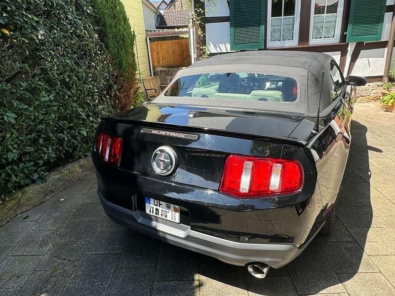 Gebraucht Ford Mustang 213 PS (156 kW) 2011 Schwarz Cabrio