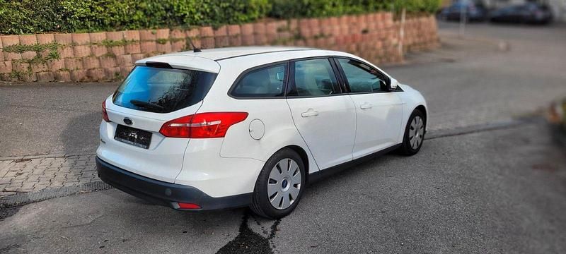 Gebraucht Ford Focus Business Edition 125 PS (91 kW) 2017 Weiß Kombi