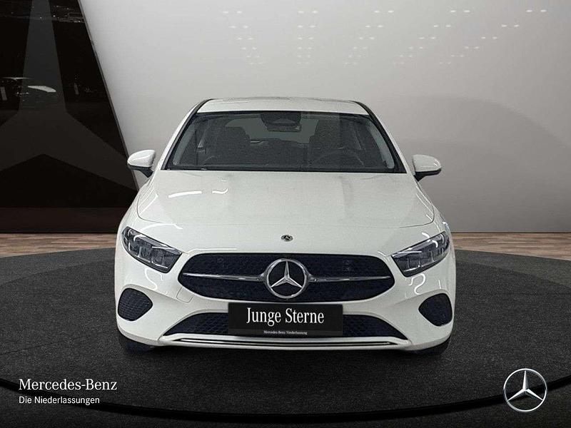 Gebraucht Mercedes A200 Advanced 163 PS (119 kW) 2024 Weiß Limousine