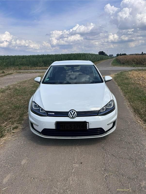Weiß Gebraucht 2017 VW e-Golf Kleinwagen | 10.899 € (Fairer Preis) - Bild 1/4