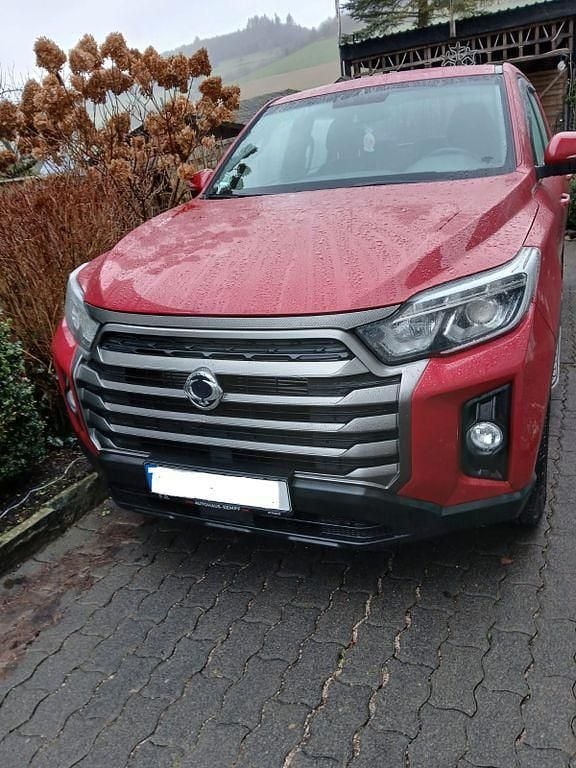 Rot Gebraucht 2022 Ssangyong (KGM) Musso Limousine | 28.500 € (Fairer Preis) - Bild 1/4