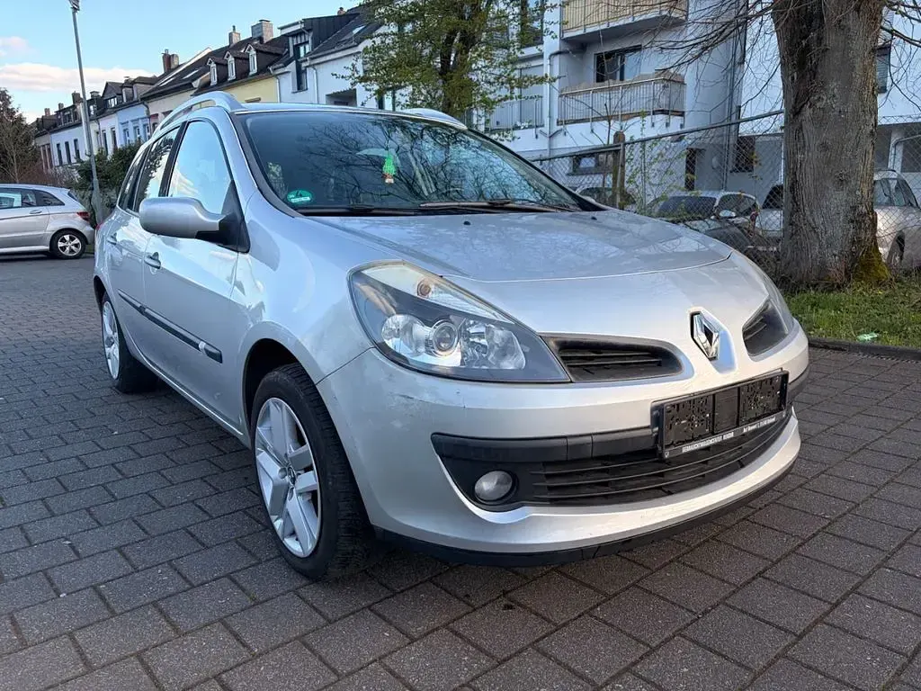 Gebraucht Renault Clio II Dynamique 101 PS (74 kW) 2008 Silber Limousine