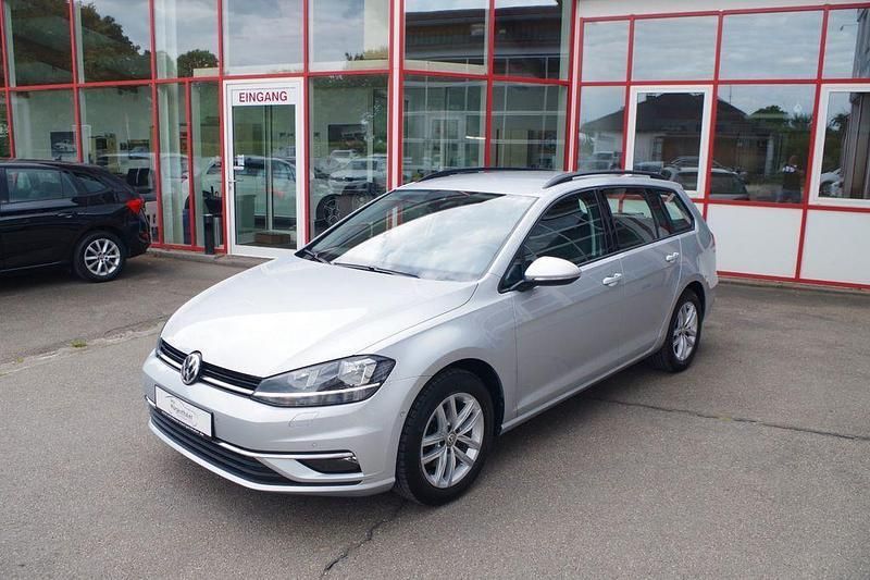 Silber Gebraucht 2019 VW Golf VII Comfortline Kombi | 17.690 € (Fairer Preis) - Bild 1/4