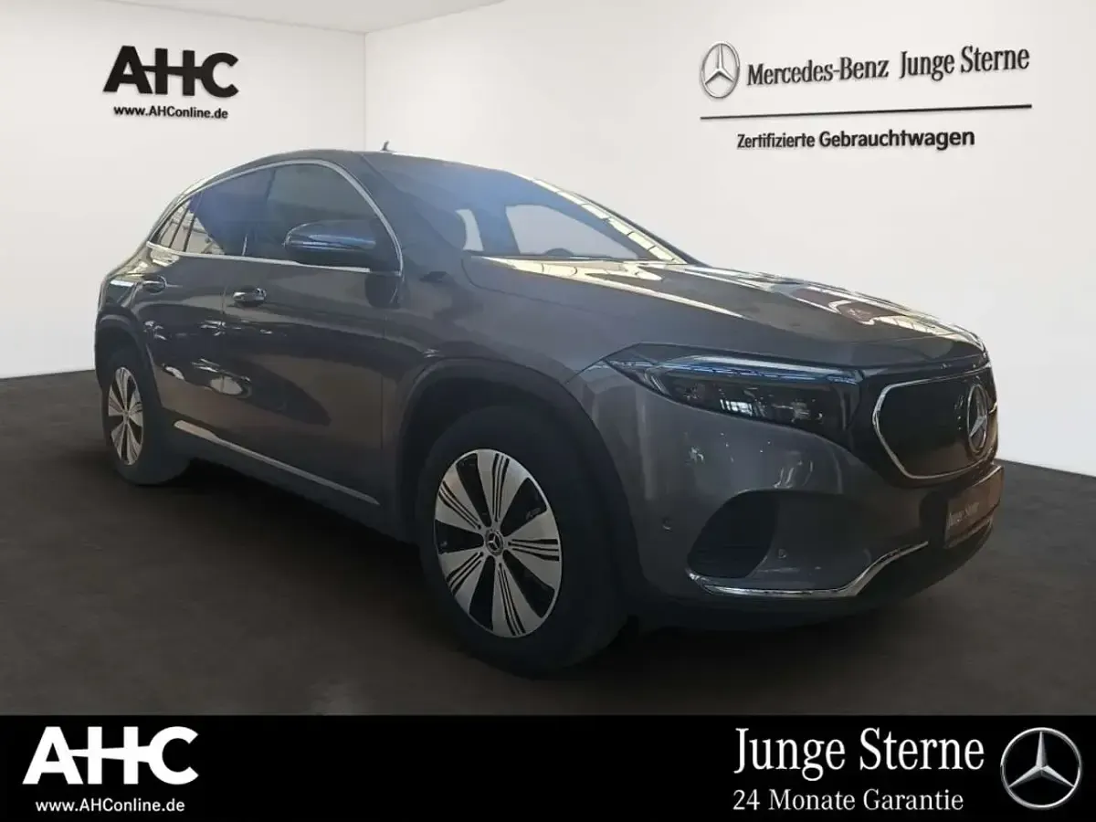 Gebraucht Mercedes EQA250+ 139 kW (190 PS) 2022 Metalliclack mountaingrau SUV