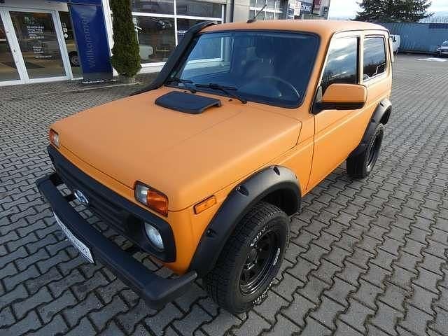 Gebraucht Lada niva 83 PS (61 kW) 2022 Raptor orange SUV