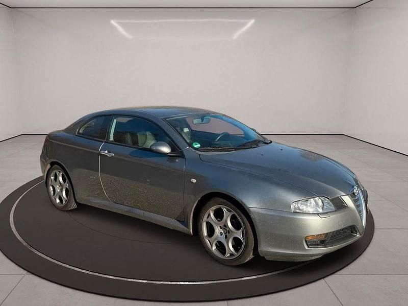 Grau Gebraucht 2005 Alfa Romeo GT Distinctive Coupé | 5.999 € (Etwas zu teuer) - Bild 1/4