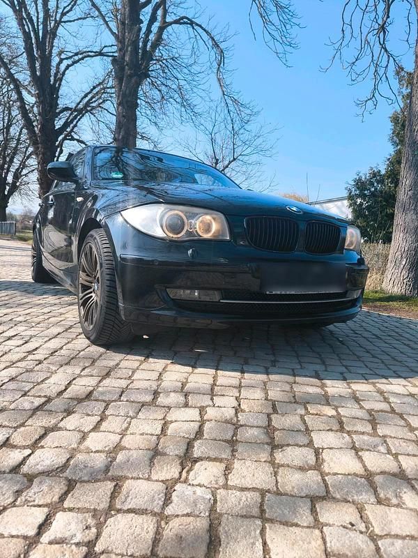 Gebraucht BMW 118 143 PS (105 kW) 2011 Schwarz Kleinwagen