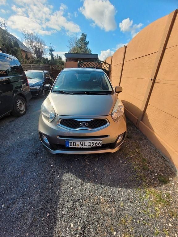 Gebraucht Kia Picanto Attract 69 PS (50 kW) 2012 Silber Kleinwagen