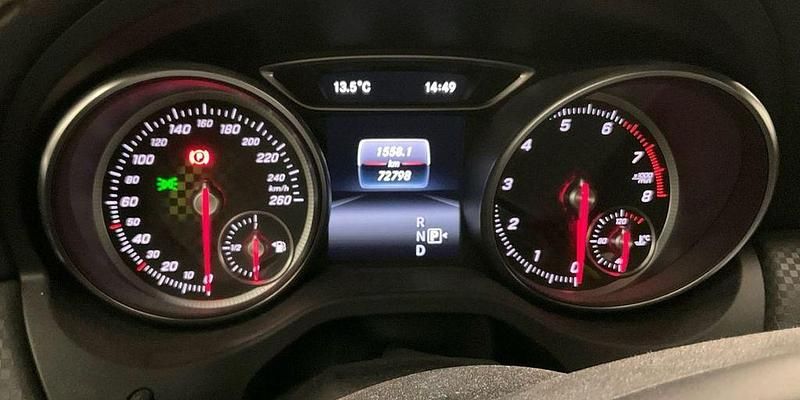 Gebraucht Mercedes A180 Urban 122 PS (89 kW) 2016 Schwarz Limousine