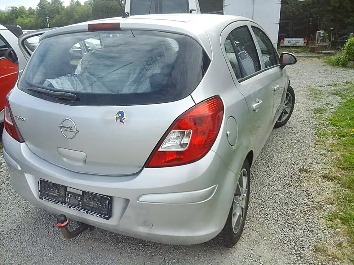 Gebraucht Opel Corsa Edition 90 PS (66 kW) 2009 Starsilber iii m2 Kleinwagen