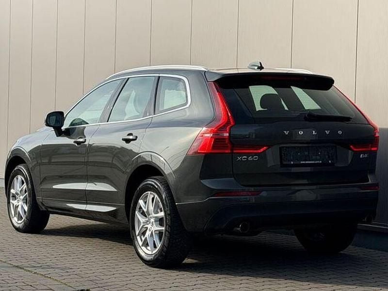 Gebraucht Volvo XC60 Momentum 197 PS (144 kW) 2020 Grau SUV