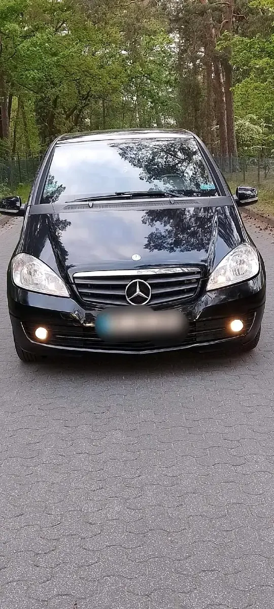 Gebraucht Mercedes A180 109 PS (80 kW) 2011 Schwarz Kleinwagen
