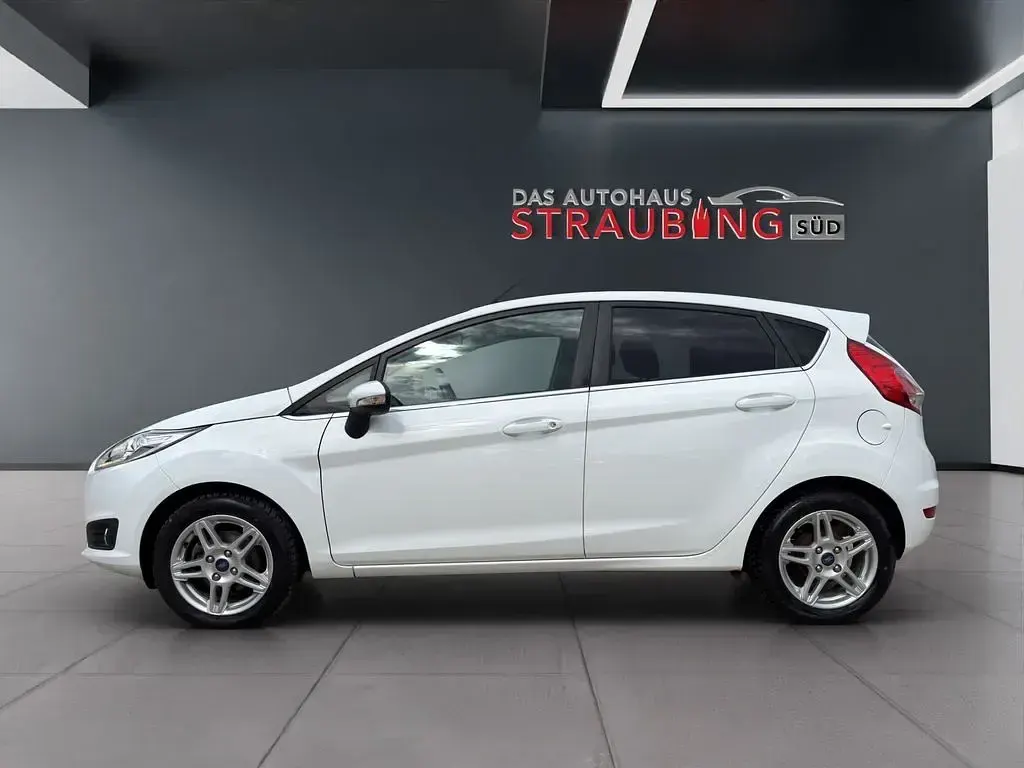 Gebraucht Ford Fiesta Titanium 105 PS (77 kW) 2013 Weiß Limousine