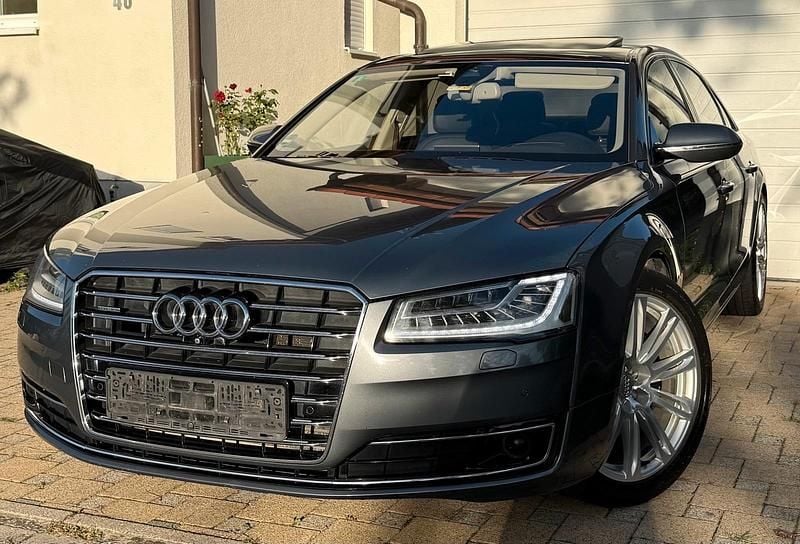 Grau Gebraucht 2017 Audi A8L Limousine | 20.990 € (Fairer Preis) - Bild 1/4