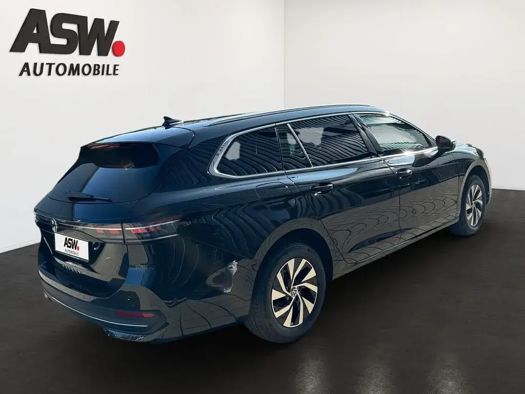 Gebraucht VW Passat Business 150 PS (110 kW) 2024 Grenadillschwarz metallic Limousine