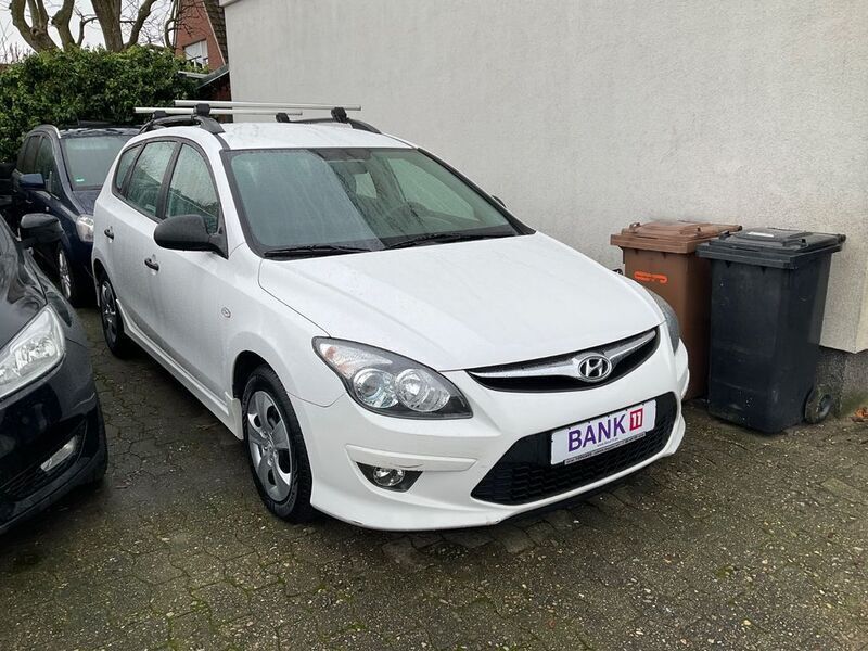 Weiß Gebraucht 2011 Hyundai i30 Edition Kombi | 5.590 € (Etwas zu teuer) - Bild 1/4