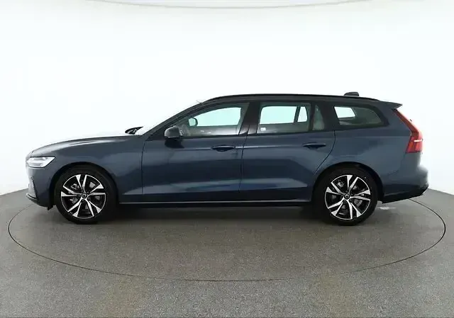 Neu Volvo V60 Plus 197 PS (144 kW) 2026 Blau Kombi