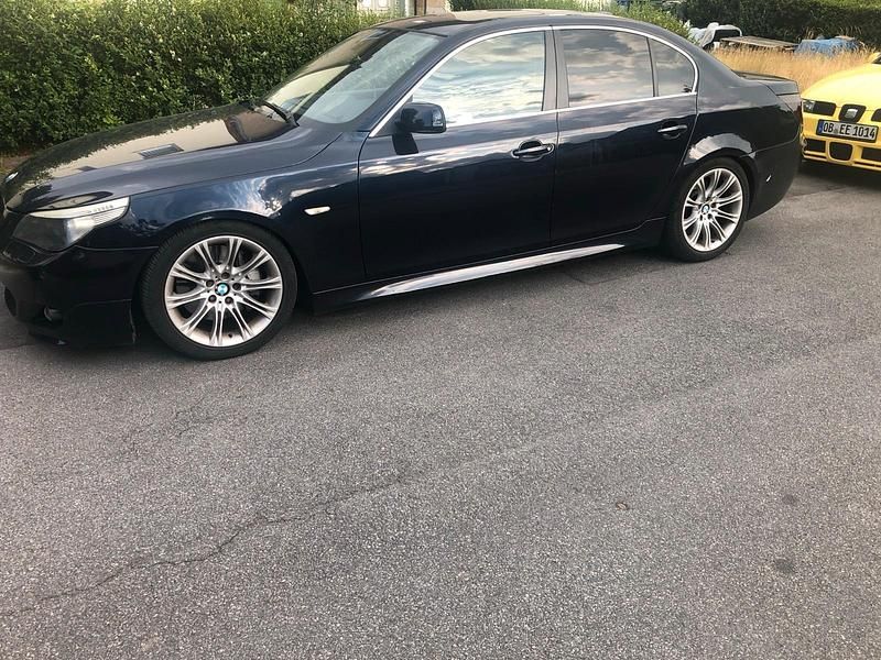 Gebraucht BMW 550 367 PS (269 kW) 2006 Blau Limousine