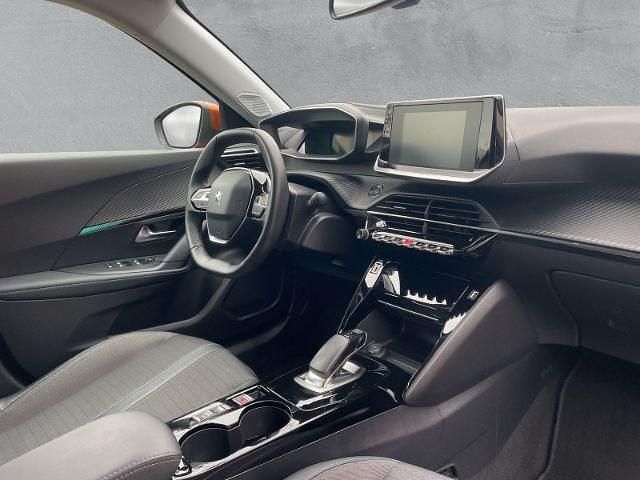 Gebraucht Peugeot 2008 Allure 100 kW (136 PS) 2021 Lackierung orange fusion/typ a SUV