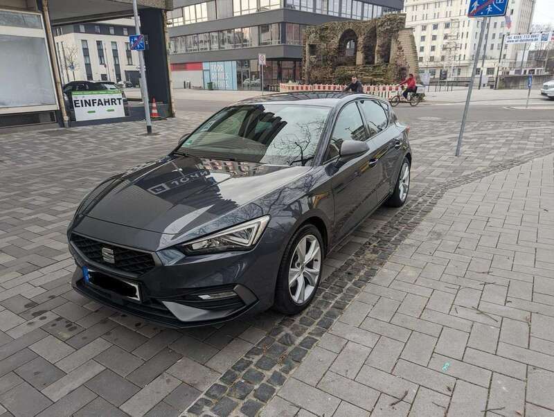 Grau Gebraucht 2021 Seat Leon FR Limousine | 19.200 € (Guter Preis) - Bild 1/4