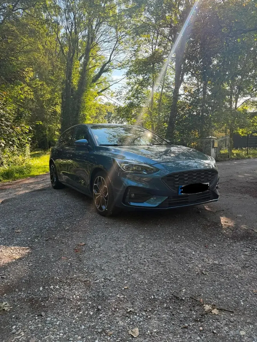 Gebraucht Ford Focus ST-Line X 155 PS (114 kW) 2022 Blau Limousine