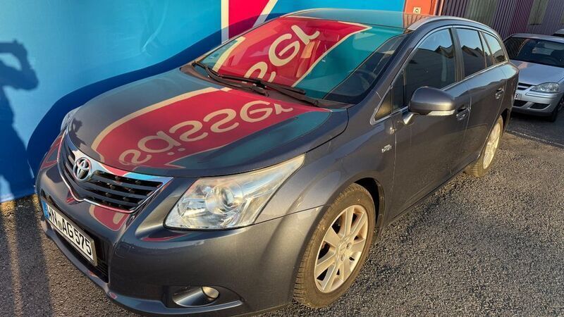 New grayish blue metallic Gebraucht 2010 Toyota Avensis Edition Kombi | 4.999 € (Superpreis) - Bild 1/4