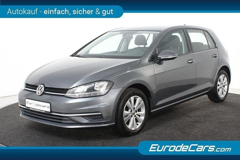 Grau Gebraucht 2019 VW Golf Comfortline Limousine | 10.800 € (Fairer Preis) - Bild 1/4