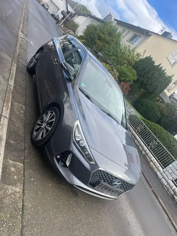 Gebraucht Hyundai i30 120 PS (88 kW) 2017 Blau Limousine