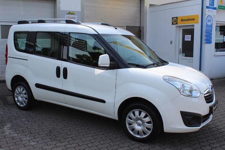 Weiß Gebraucht 2016 Opel Combo Eco Van / Kleinbus | 15.950 € - Bild 1/4