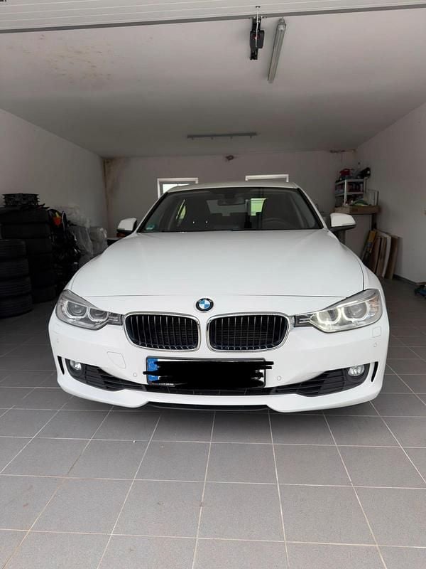 Weiß Gebraucht 2015 BMW 320 Limousine | 13.500 € (Guter Preis) - Bild 1/4