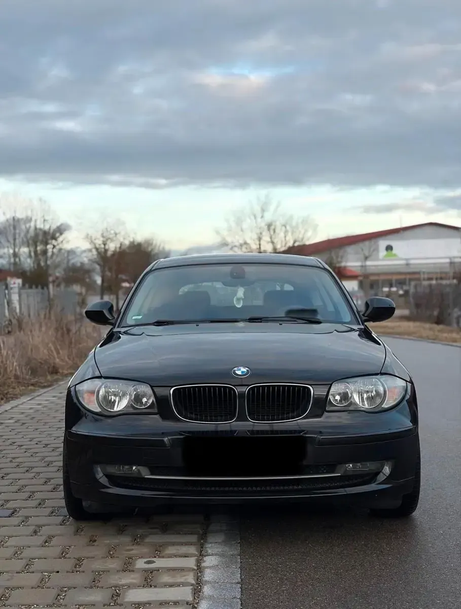 Gebraucht BMW 116 122 PS (89 kW) 2011 Schwarz Kleinwagen