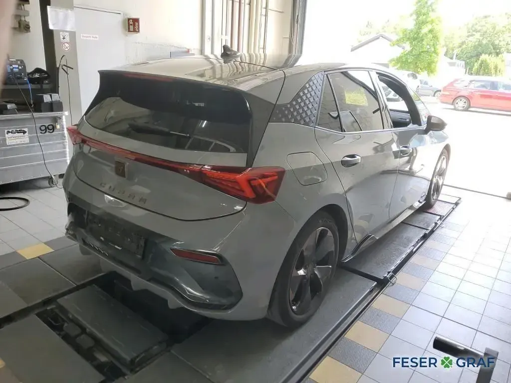 Gebraucht Cupra Born 150 kW (204 PS) 2024 Vaporgrau Kleinwagen