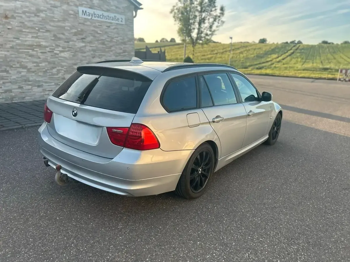 Gebraucht BMW 318 146 PS (107 kW) 2011 Silber Kombi