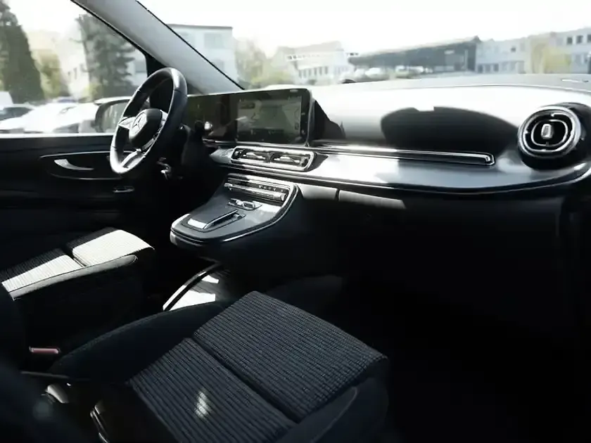 Gebraucht Mercedes V250 Style 190 PS (139 kW) 2026 Obsidianschwarz metallic Van / Kleinbus