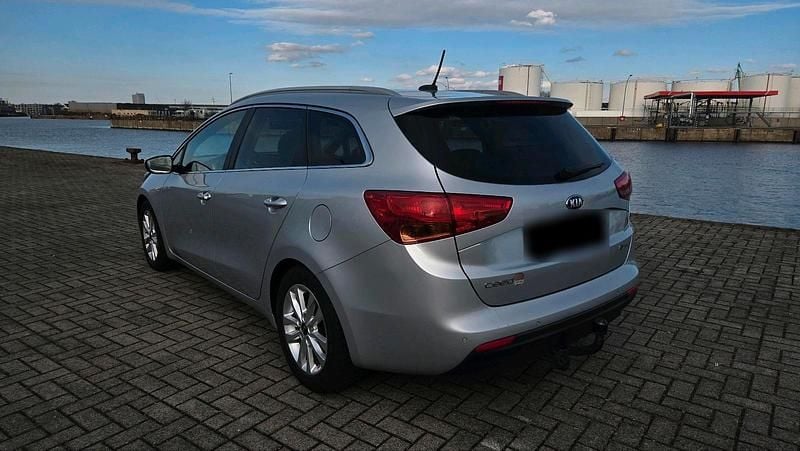 Gebraucht Kia Ceed DREAM-TEAM Edition 101 PS (74 kW) 2017 Grau Kleinwagen