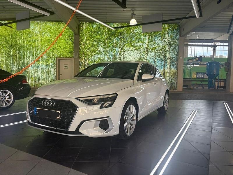 Weiß Gebraucht 2020 Audi A3 Sportback Advanced Limousine | 22.000 € (Fairer Preis) - Bild 1/4