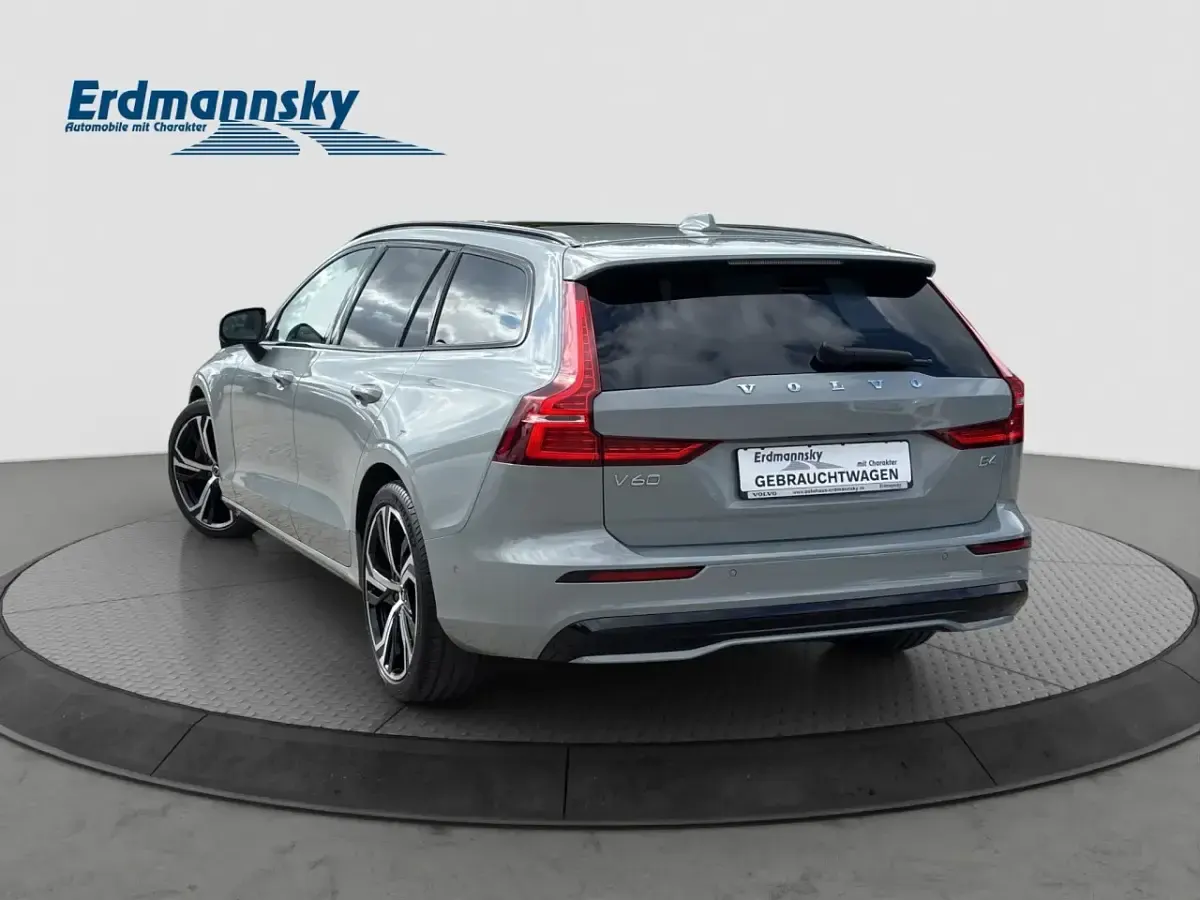 Gebraucht Volvo V60 Business Edition 197 PS (144 kW) 2024 Grau Kombi