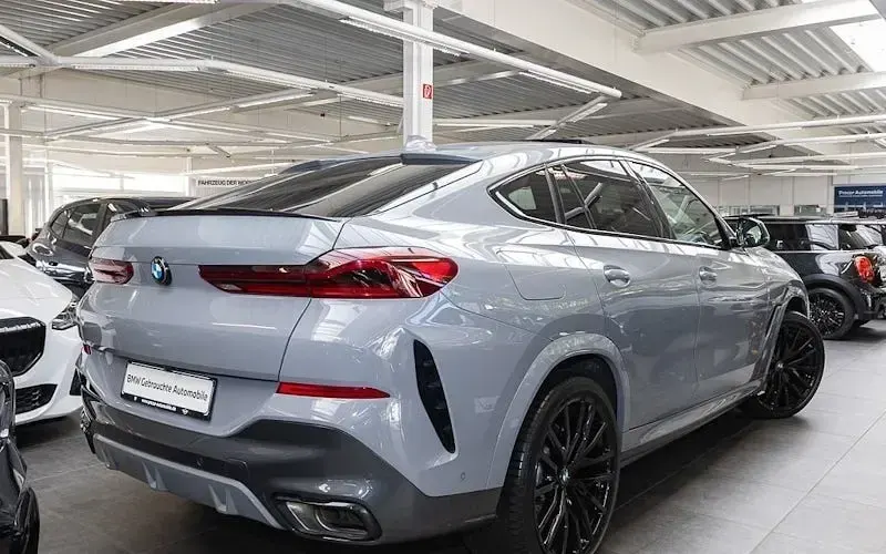 Gebraucht BMW X6 M50 Shadowline 530 PS (389 kW) 2023 Grau SUV
