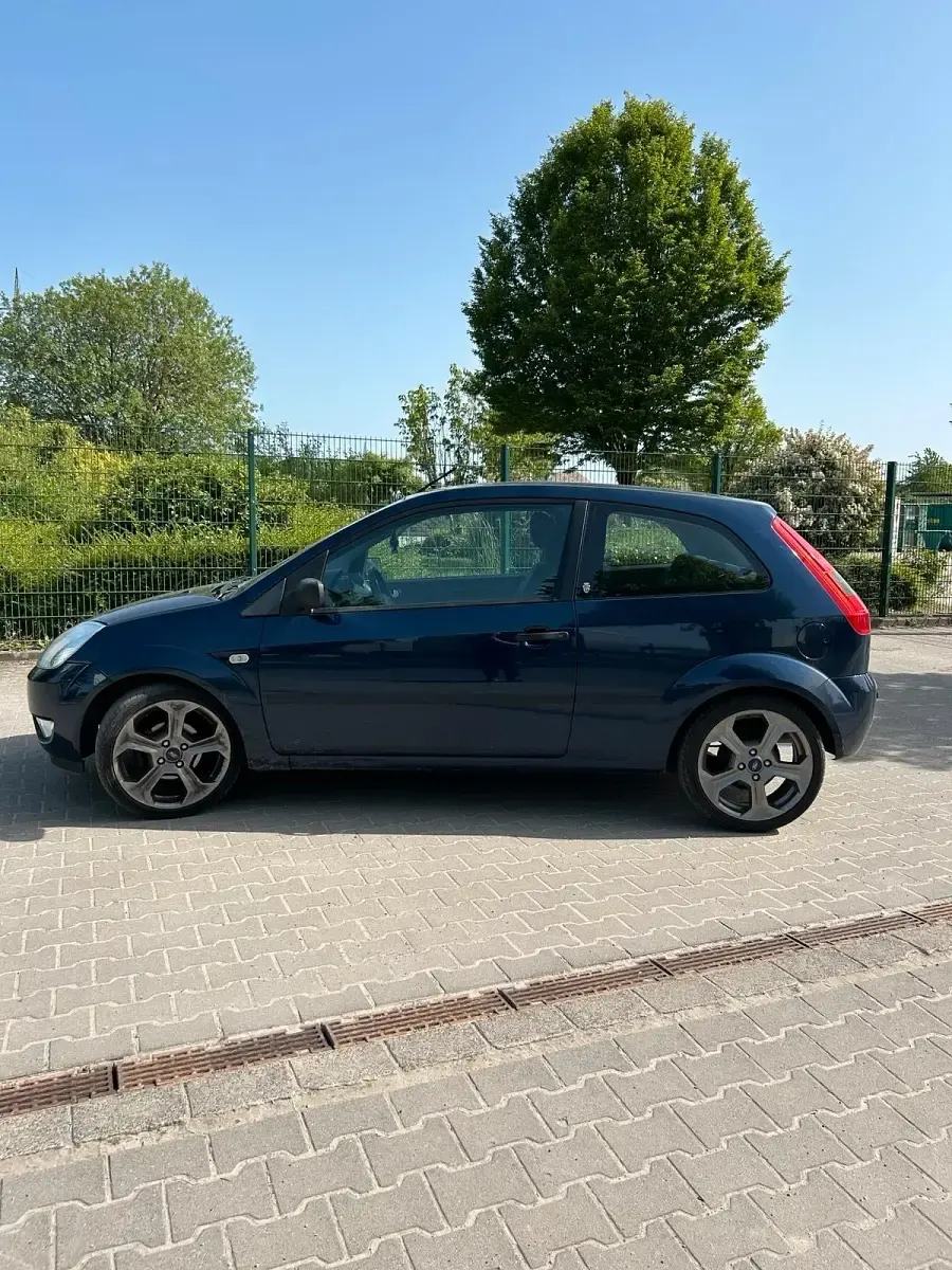Gebraucht Ford Fiesta 80 PS (58 kW) 2005 Blau Kleinwagen