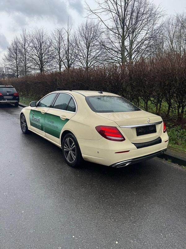 Second-hand Mercedes E220 194 CP (142 kW) 2020 Bej Berlinǎ