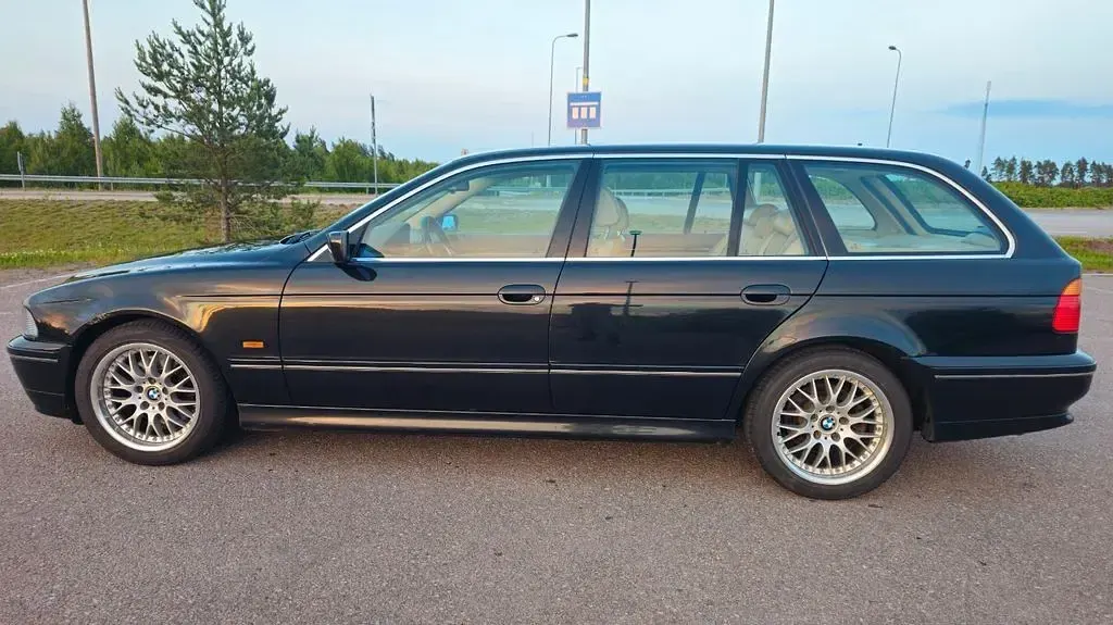 Gebraucht BMW 540 Sport Line 286 PS (210 kW) 2002 Schwarz Kombi